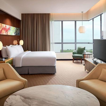 Hotel Doubletree By Hilton Melaka Malacca Esterno foto A guest room at the hotel
