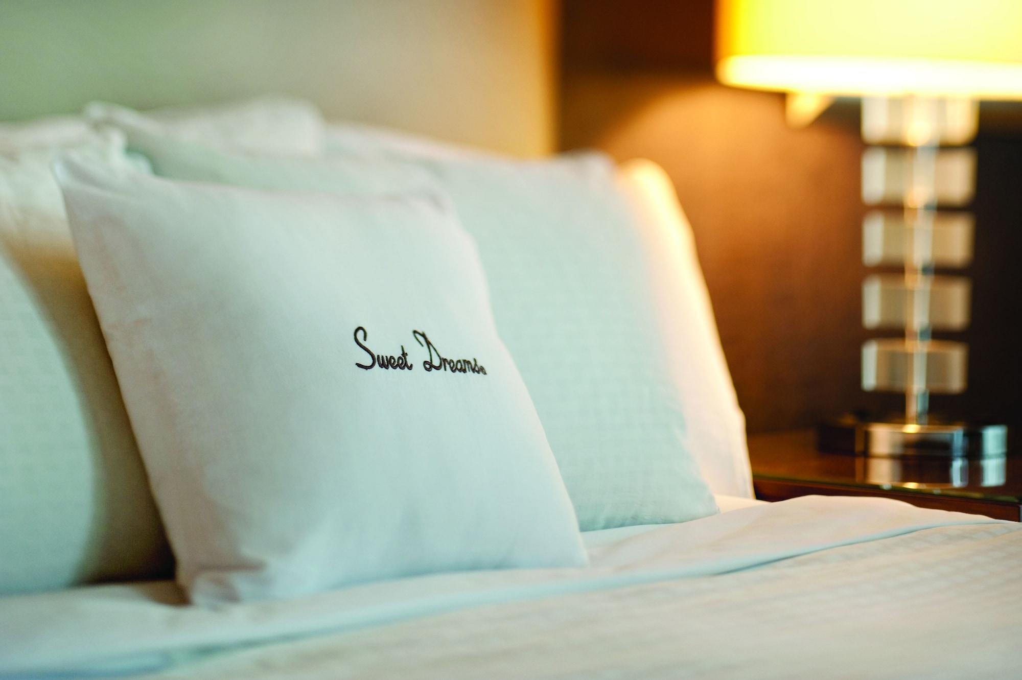 Hotel Doubletree By Hilton Melaka Malacca Esterno foto A pillow with the "Sweet Dreams" logo