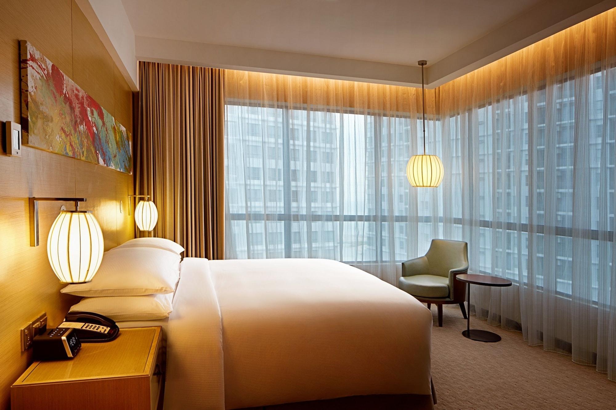 Hotel Doubletree By Hilton Melaka Malacca Esterno foto Deluxe Room