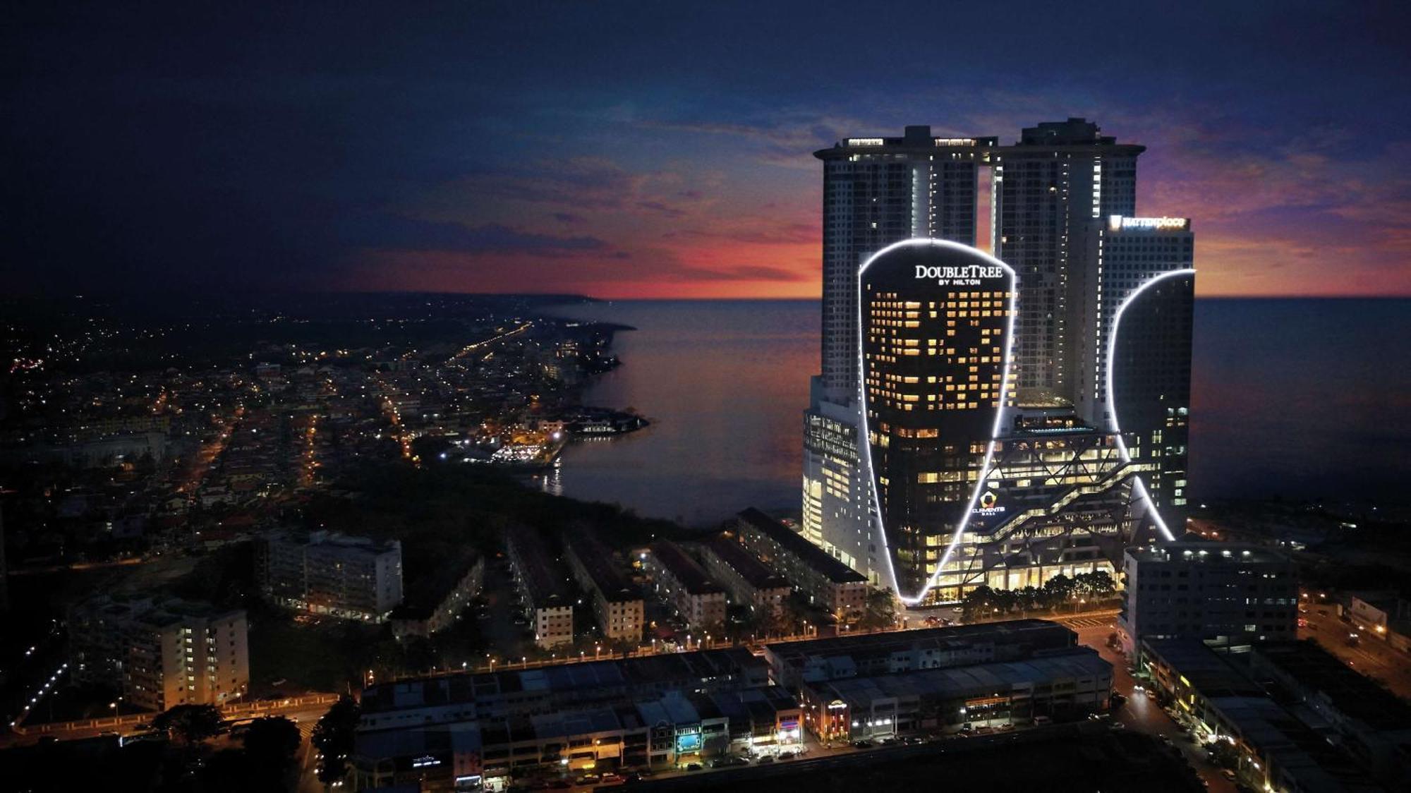 Hotel Doubletree By Hilton Melaka Malacca Esterno foto