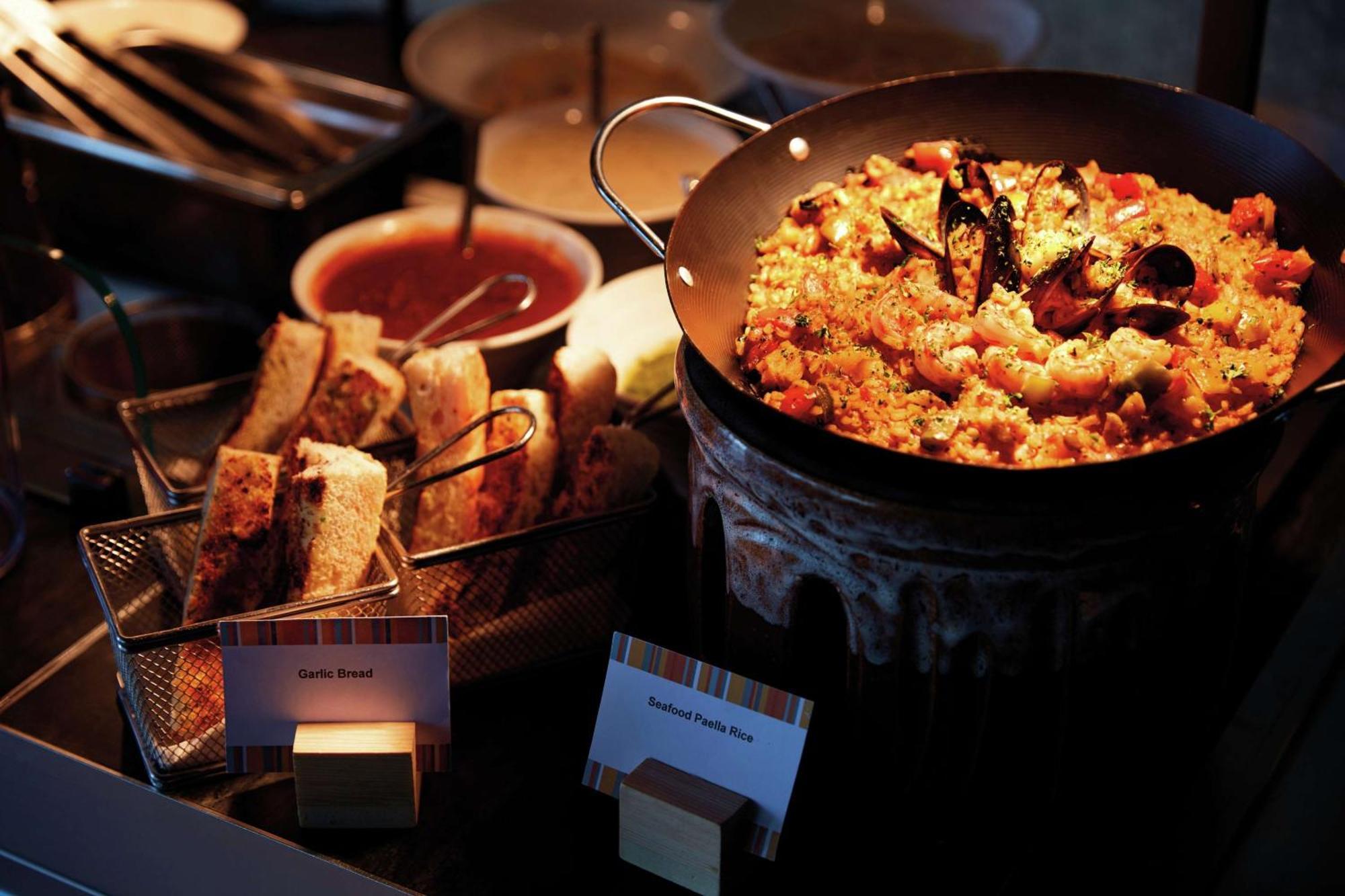 Hotel Doubletree By Hilton Melaka Malacca Esterno foto Fried rice