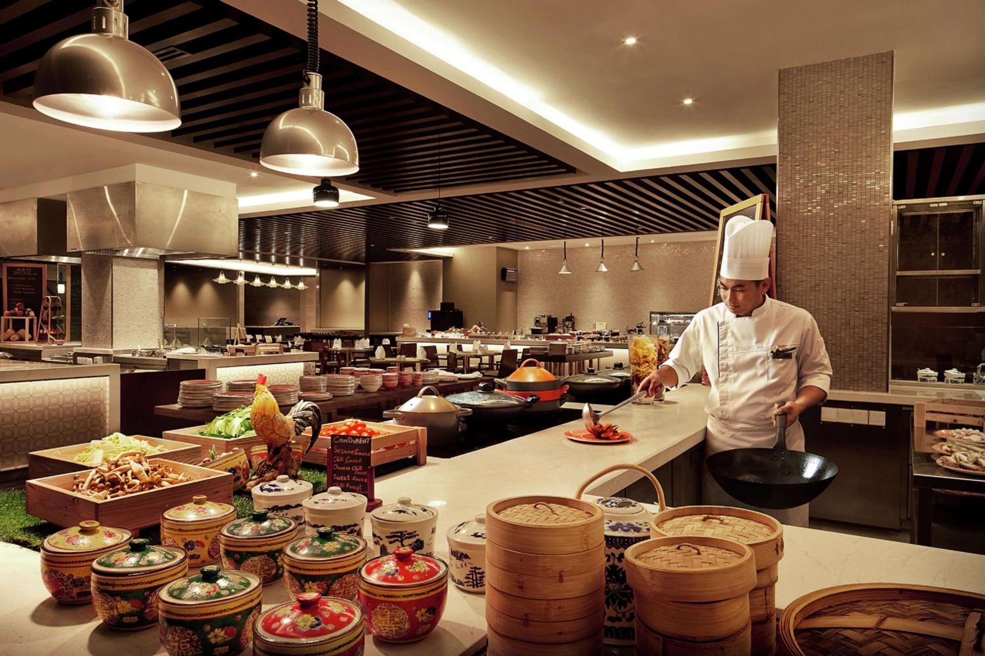 Hotel Doubletree By Hilton Melaka Malacca Esterno foto The buffet at the hotel