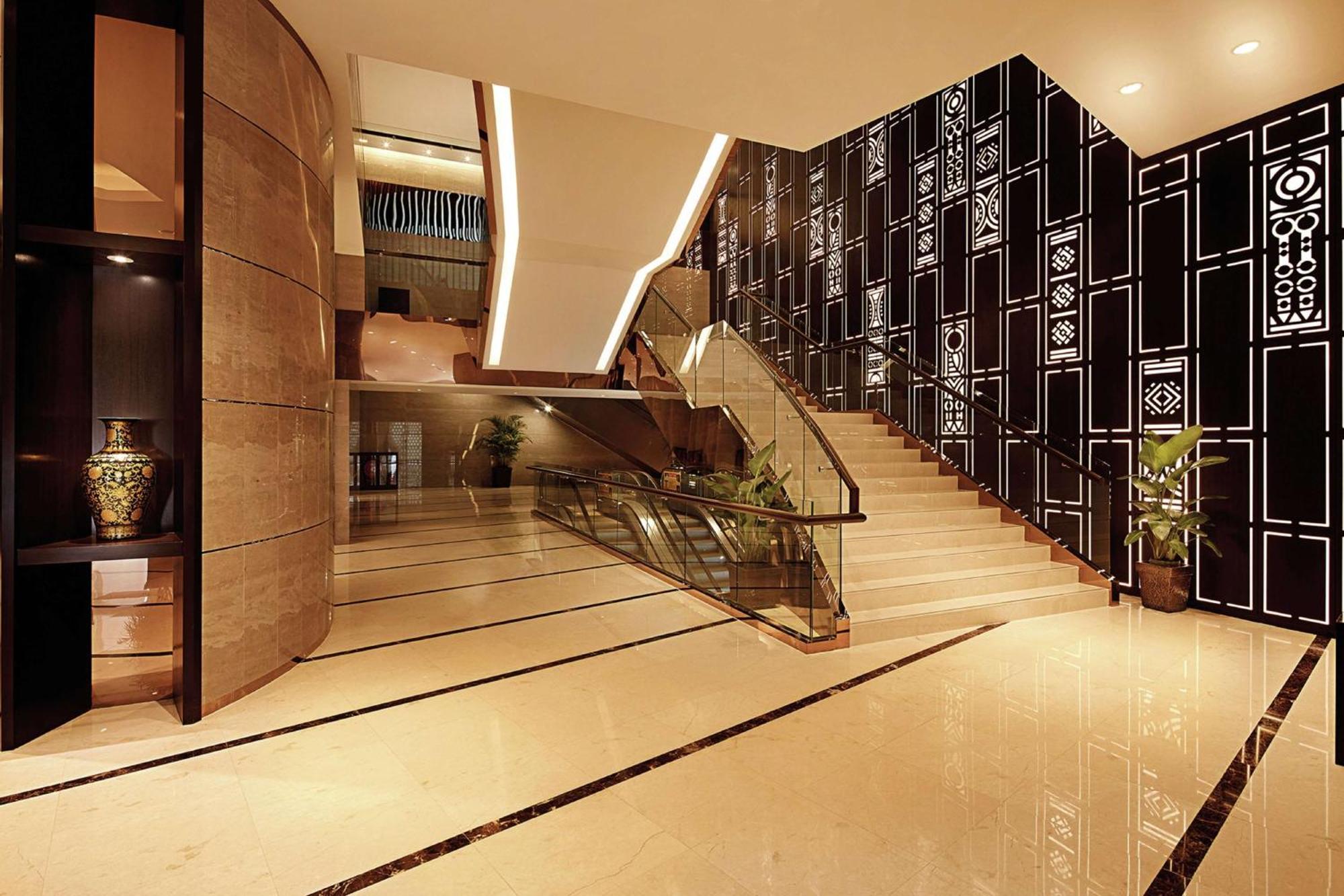Hotel Doubletree By Hilton Melaka Malacca Esterno foto The lobby of the hotel