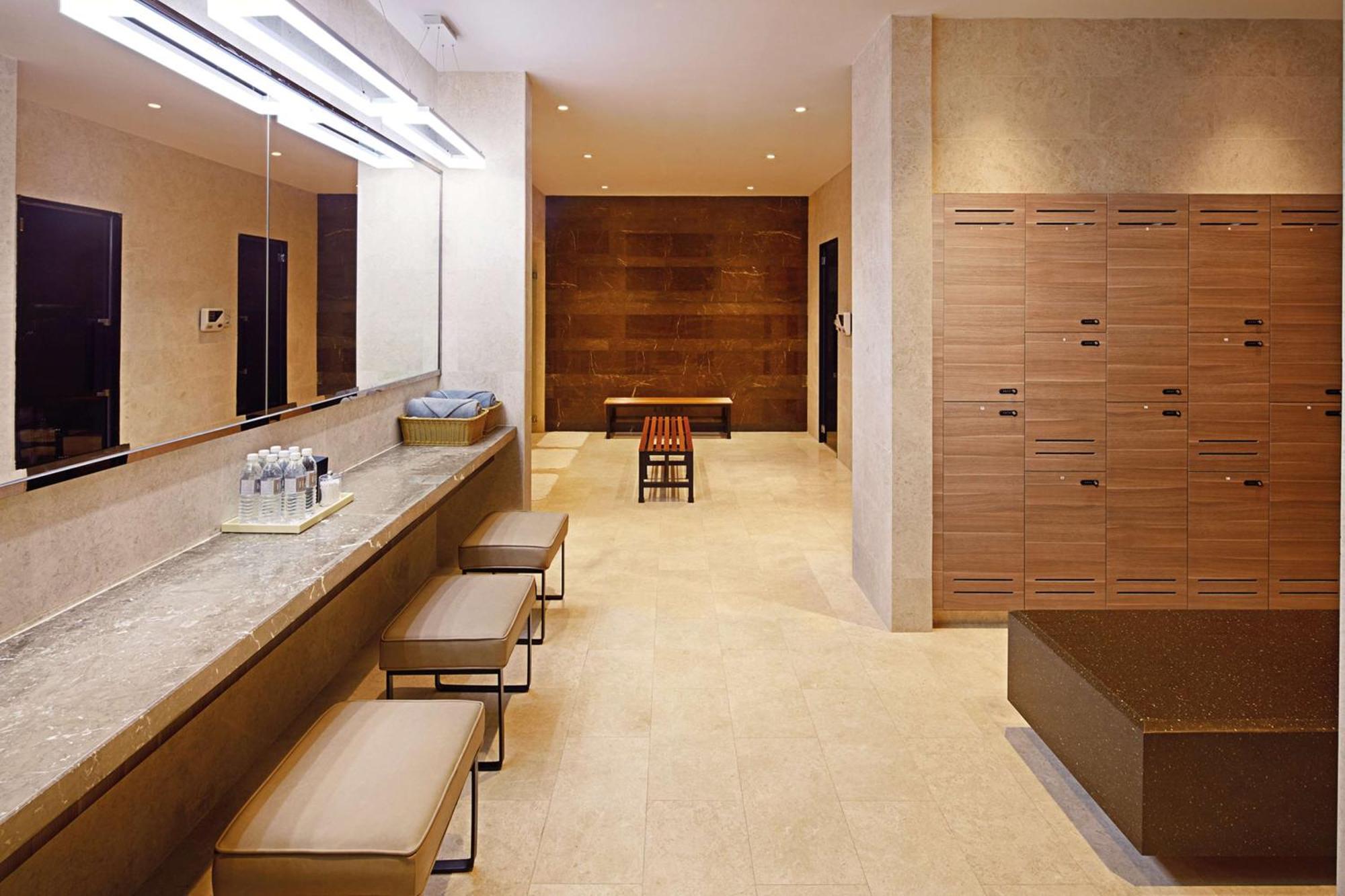 Hotel Doubletree By Hilton Melaka Malacca Esterno foto Locker room