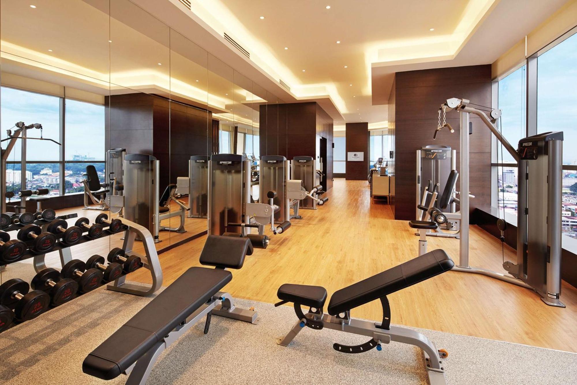 Hotel Doubletree By Hilton Melaka Malacca Esterno foto The gym at the hotel