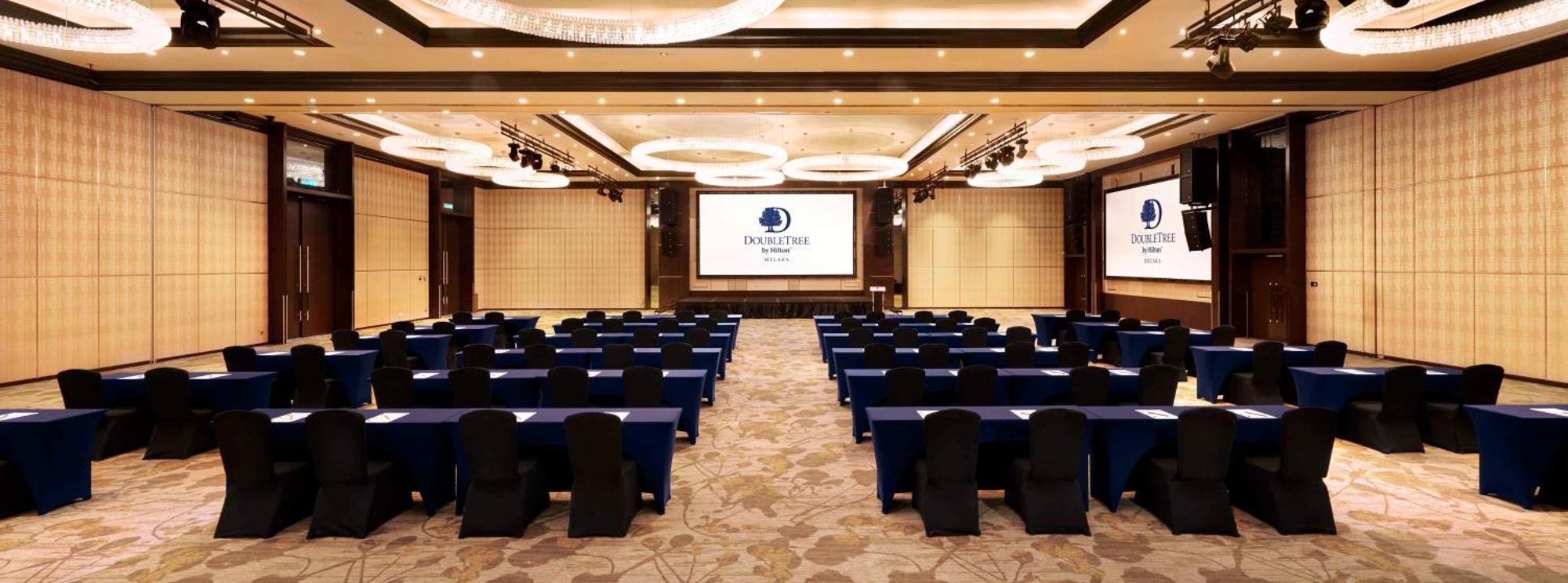 Hotel Doubletree By Hilton Melaka Malacca Esterno foto Meeting room