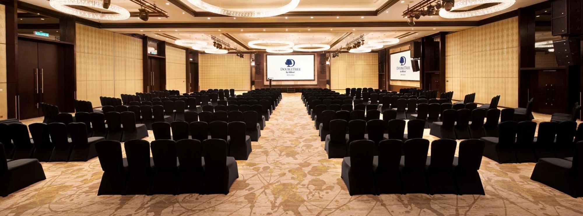 Hotel Doubletree By Hilton Melaka Malacca Esterno foto The ballroom