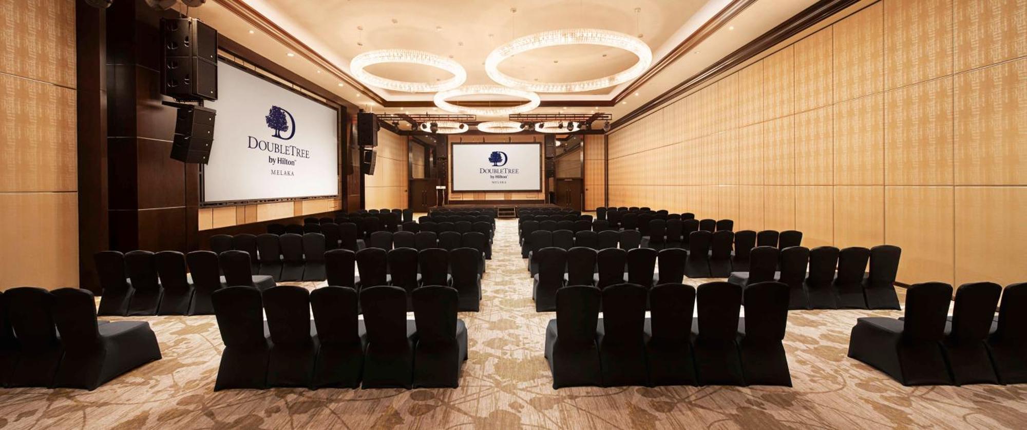 Hotel Doubletree By Hilton Melaka Malacca Esterno foto The ballroom