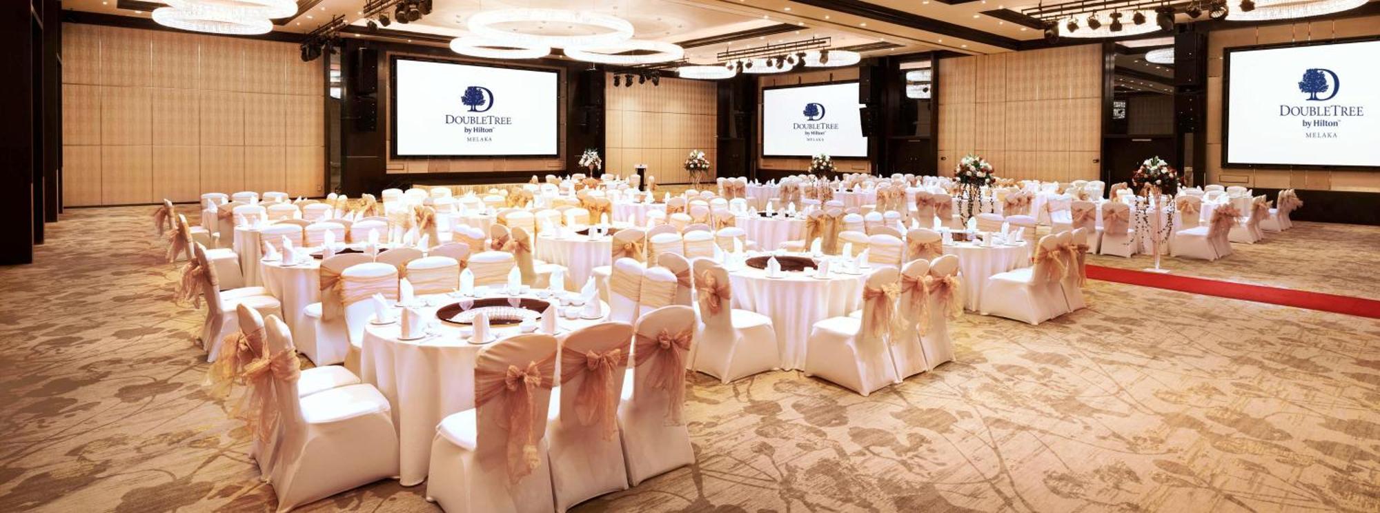 Hotel Doubletree By Hilton Melaka Malacca Esterno foto The ballroom