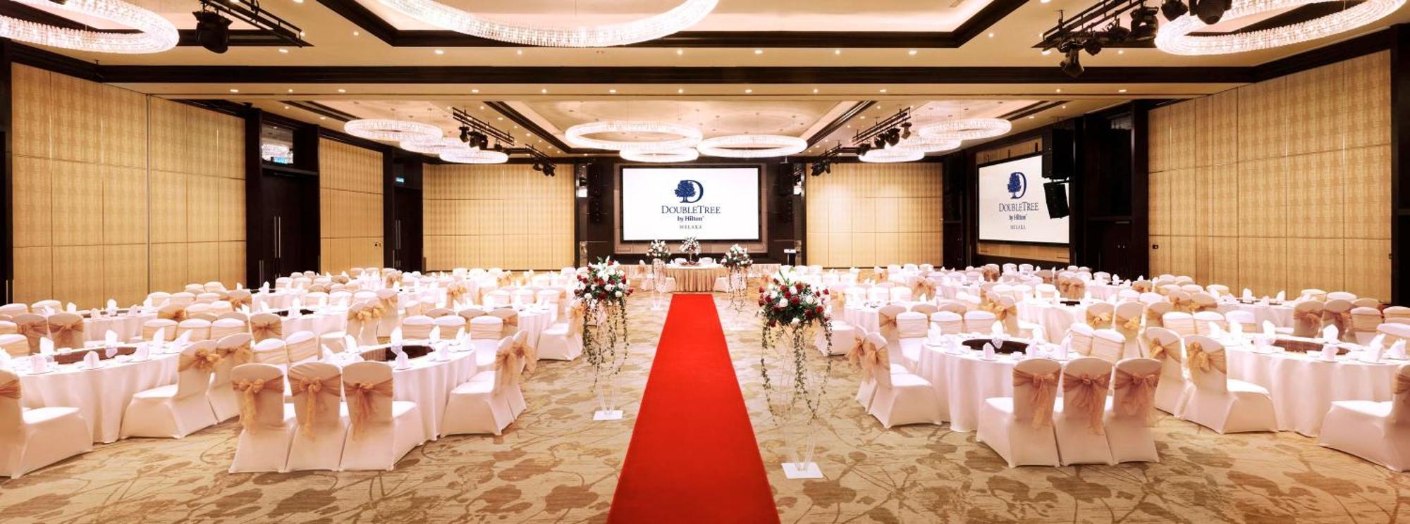 Hotel Doubletree By Hilton Melaka Malacca Esterno foto The ballroom