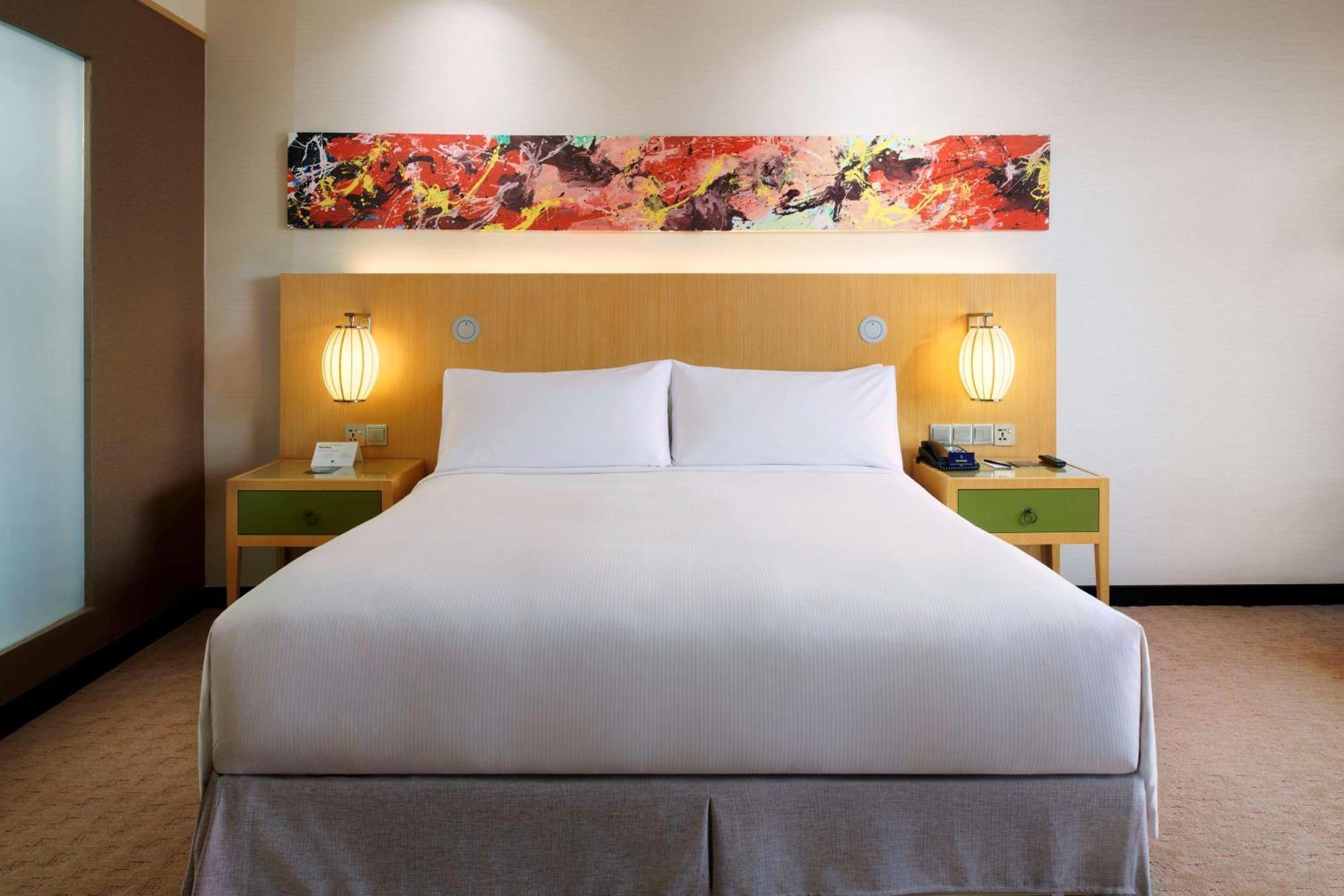 Hotel Doubletree By Hilton Melaka Malacca Esterno foto A bedroom at the hotel