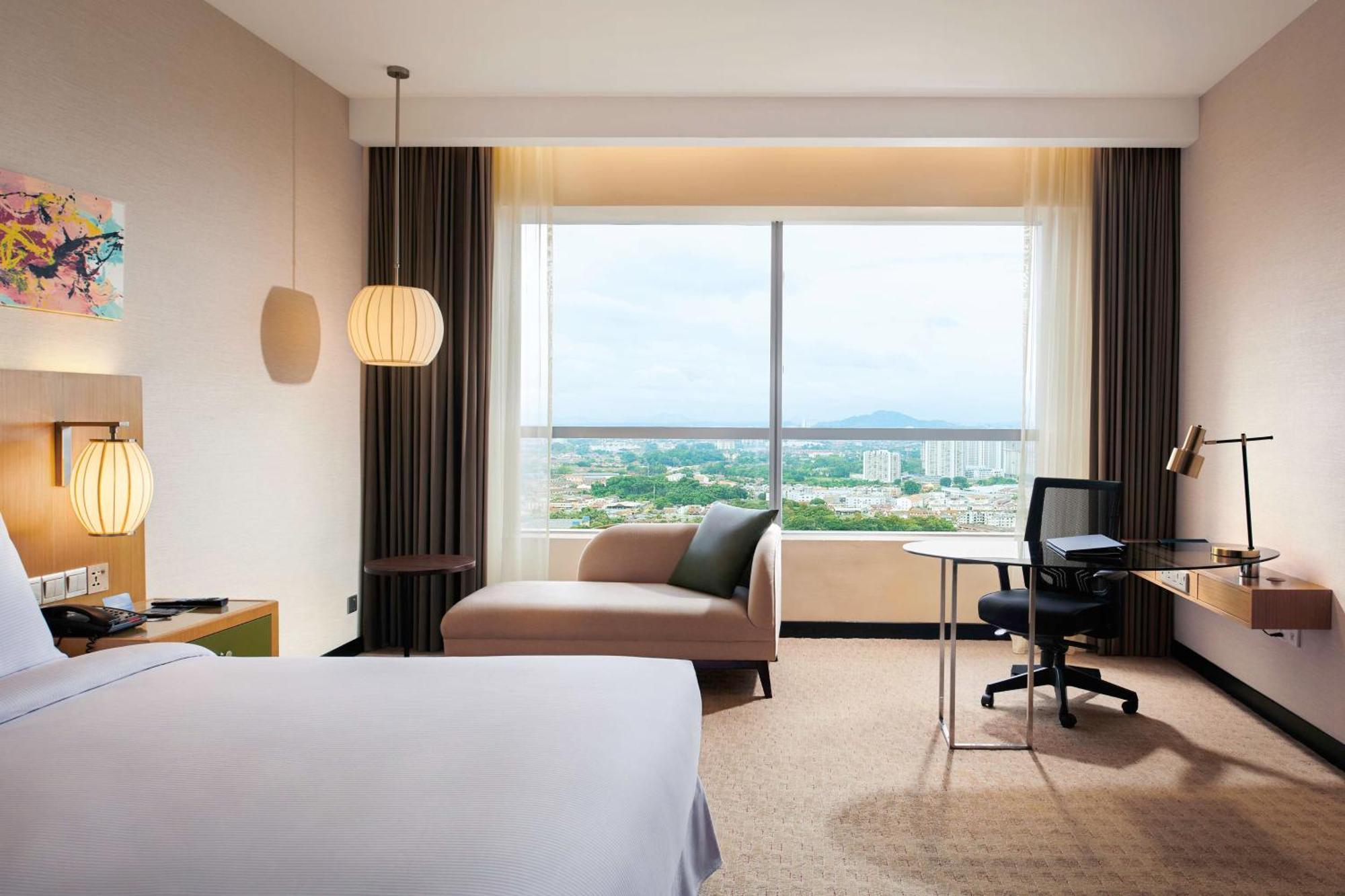 Hotel Doubletree By Hilton Melaka Malacca Esterno foto Deluxe Room