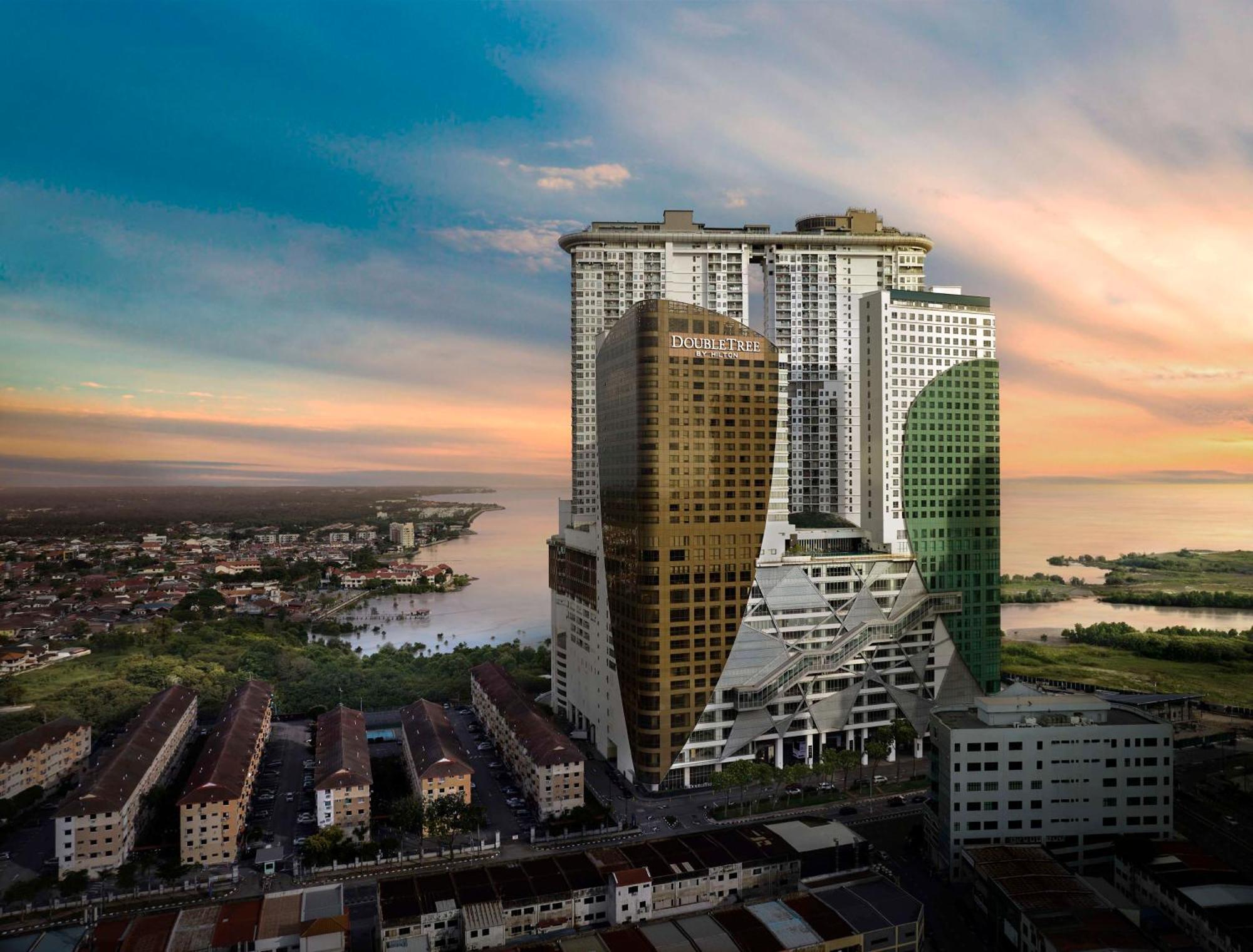 Hotel Doubletree By Hilton Melaka Malacca Esterno foto The River